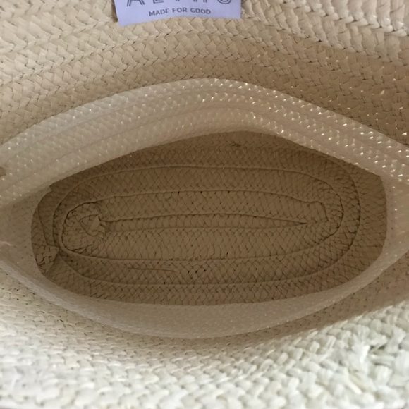 3/$10.  Altru Straw purse - Picture 3 of 4